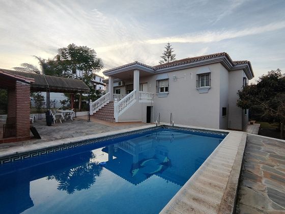 Foto 2 de Venta de chalet en calle Vencejo de 4 habitaciones con terraza y piscina
