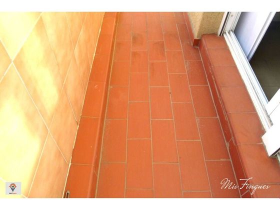 Foto 2 de Pis en venda a Espronceda - Campoamor - Santa Pau de 3 habitacions amb balcó i aire acondicionat
