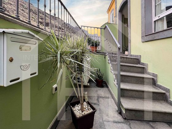 Foto 2 de Casa en venda a avenida De la Constitución de 4 habitacions amb terrassa i jardí