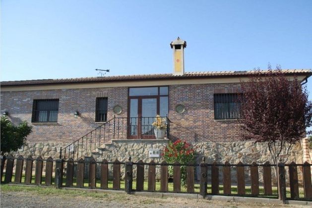 Foto 1 de Xalet en venda a Área Rural de 5 habitacions amb terrassa i garatge