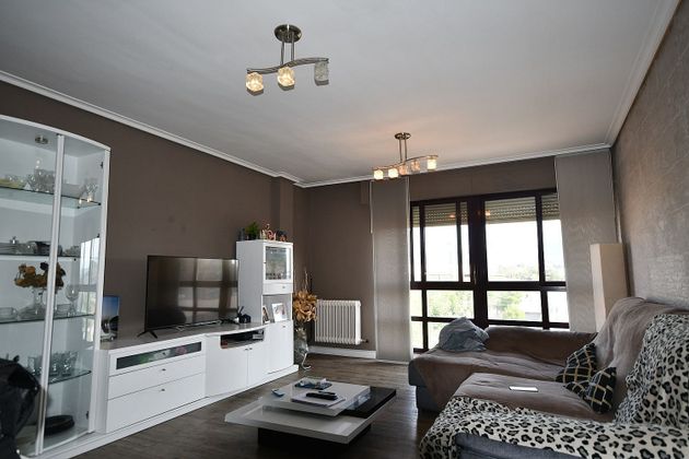 Foto 1 de Pis en venda a Villamediana de Iregua de 3 habitacions amb terrassa i garatge
