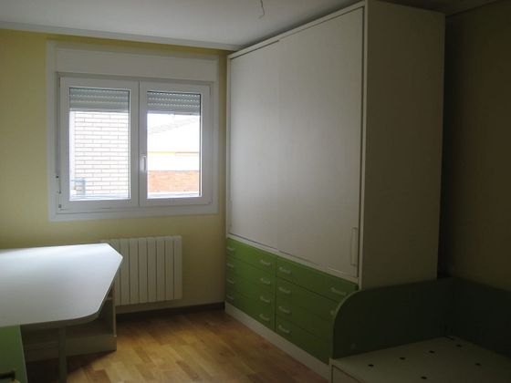 Foto 2 de Pis en venda a Lardero de 3 habitacions amb garatge i balcó
