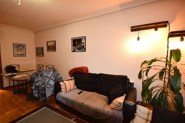 Foto 2 de Piso en venta en Cascajos - Piqueras de 3 habitaciones con piscina y garaje