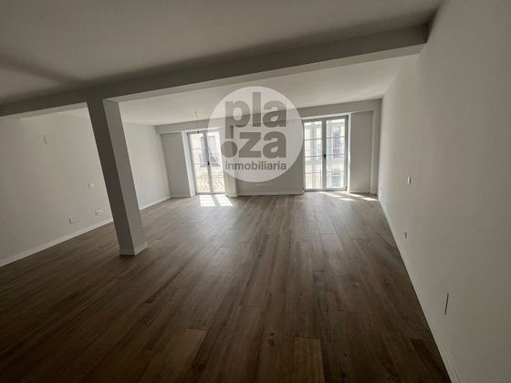 Foto 2 de Piso en venta en Centro - Burgos de 4 habitaciones con terraza y garaje