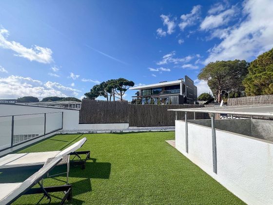 Foto 2 de Casa adossada en venda a calle Torrenova de 5 habitacions amb terrassa i piscina
