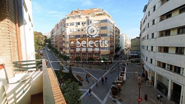 Foto 2 de Pis en venda a Centro - Huelva de 4 habitacions amb balcó i aire acondicionat