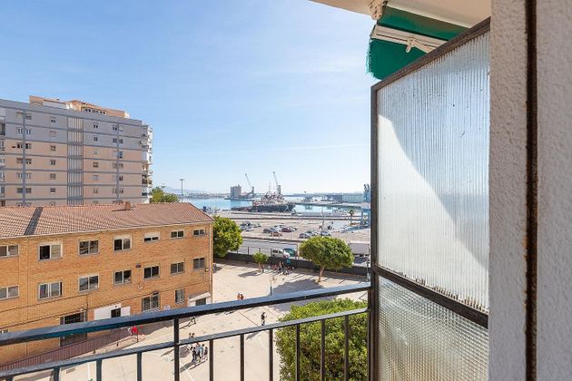 Foto 2 de Pis en venda a Ensanche Centro - Puerto de 3 habitacions amb terrassa i balcó