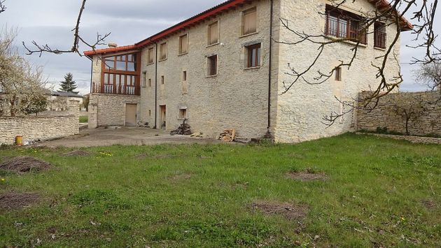 Foto 1 de Xalet en venda a Valle de Losa de 5 habitacions amb jardí i calefacció