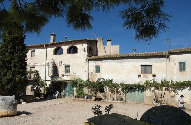Foto 1 de Casa rural en venda a Vilafant de 6 habitacions amb terrassa i jardí