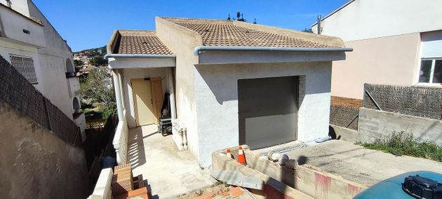 Foto 1 de Venta de casa en Segur de Calafell de 4 habitaciones con terraza