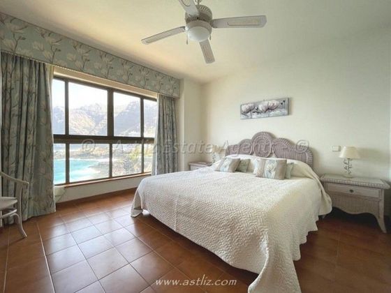 Foto 2 de Piso en venta en Puerto de Santiago de 3 habitaciones con terraza y piscina