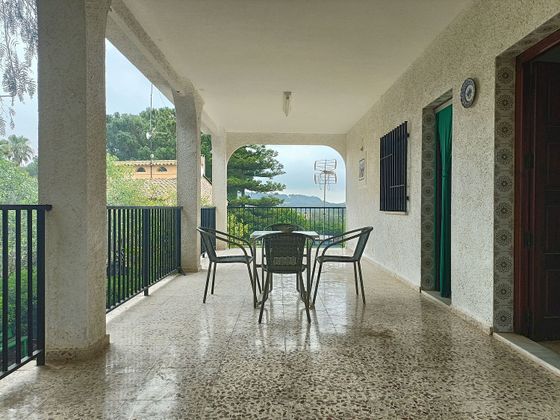 Foto 2 de Xalet en venda a Centro - Chiva de 3 habitacions amb terrassa i piscina
