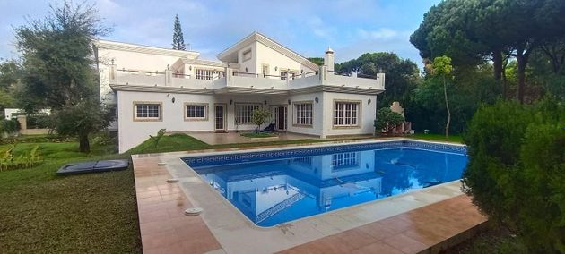 Foto 2 de Venta de chalet en Los Jardines de Marbella - La Ermita de 4 habitaciones con terraza y piscina