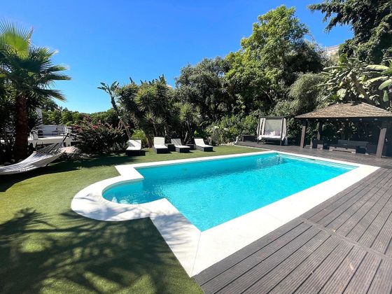 Foto 1 de Chalet en venta en Elviria de 5 habitaciones con terraza y piscina