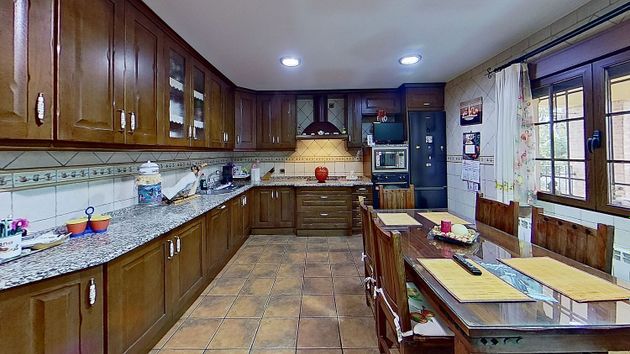Foto 1 de Xalet en venda a Patrocinio - Nueva Talavera de 4 habitacions amb garatge i jardí