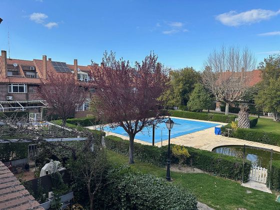 Foto 1 de Casa adossada en venda a Hospital - Nuevo Centro de Talavera de la Reina de 4 habitacions amb terrassa i piscina