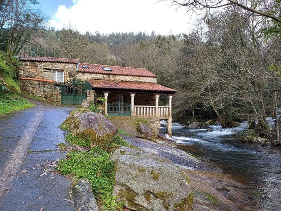 Foto 1 de Casa en venda a Caldas de Reis de 4 habitacions amb terrassa i piscina