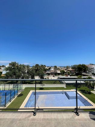 Foto 1 de Àtic en lloguer a calle Mar Jonica de 2 habitacions amb terrassa i piscina