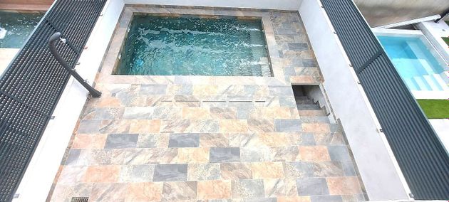 Foto 1 de Venta de casa adosada en Sur - PAU 4 de 4 habitaciones con terraza y piscina