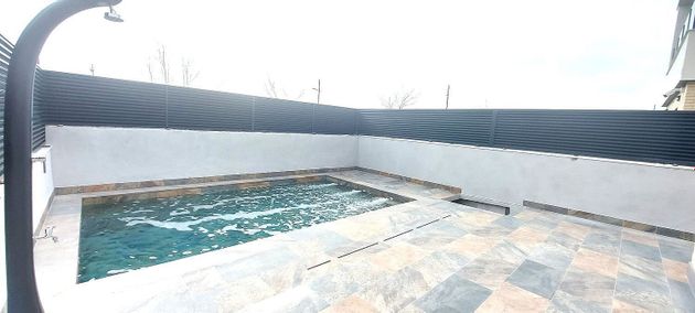 Foto 2 de Venta de casa adosada en Sur - PAU 4 de 4 habitaciones con terraza y piscina