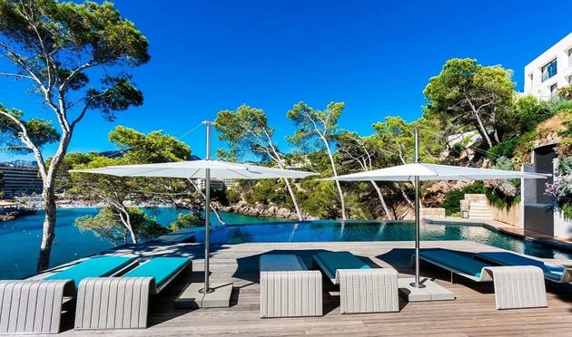 Foto 1 de Xalet en venda a Es Camp de Mar de 9 habitacions amb terrassa i piscina