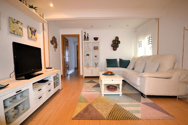 Foto 2 de Piso en venta en Iztieta - Olibet de 2 habitaciones con balcón y calefacción