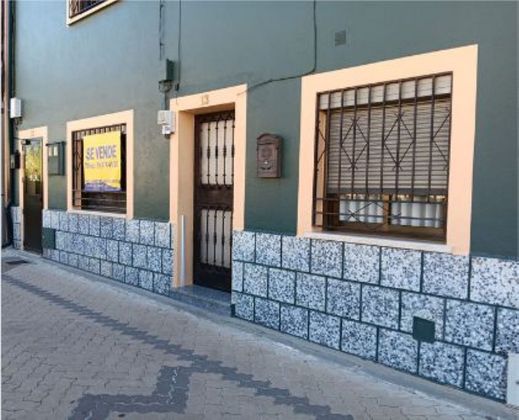 Foto 1 de Casa adossada en venda a calle De San José de 3 habitacions amb jardí i calefacció