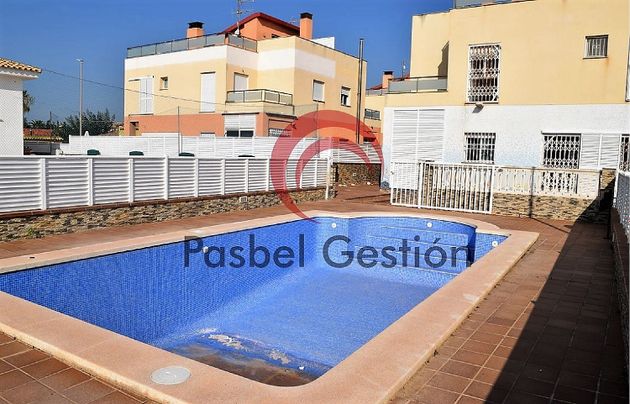 Foto 1 de Casa en venda a Zona Playa de 4 habitacions amb terrassa i piscina