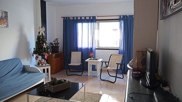Foto 1 de Piso en alquiler en calle Uvero de 3 habitaciones con muebles y balcón