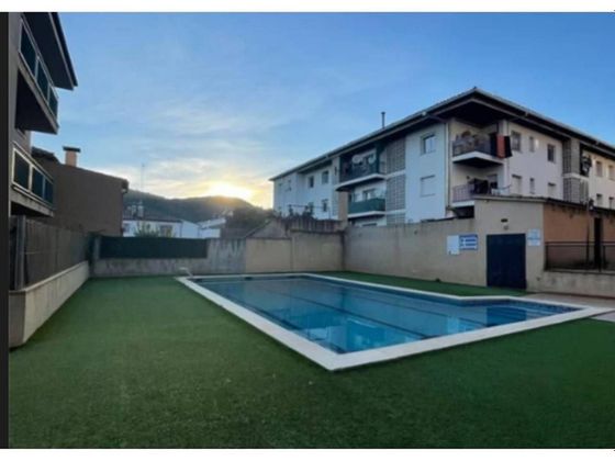 Foto 2 de Piso en venta en Santa Coloma de Farners de 3 habitaciones con piscina y jardín
