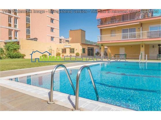 Foto 1 de Pis en venda a Santa Susanna de 2 habitacions amb terrassa i piscina