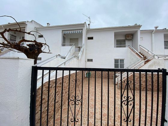Foto 1 de Casa adossada en venda a calle Huesca de 2 habitacions amb terrassa i piscina