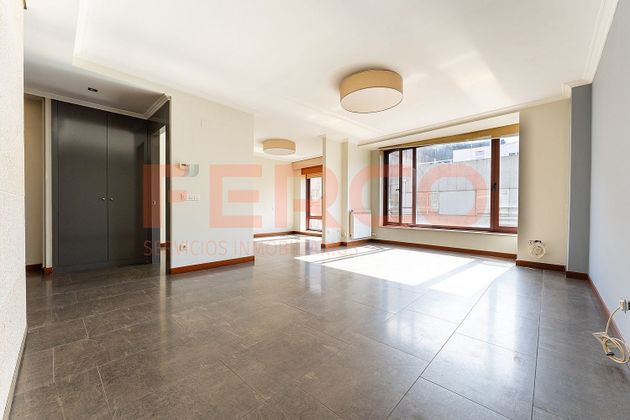 Foto 2 de Pis en venda a Zona de Plaza de Barcelos de 3 habitacions amb garatge i calefacció