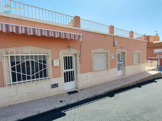 Foto 2 de Xalet en venda a calle Pelayo de 4 habitacions amb terrassa i aire acondicionat