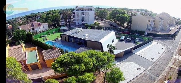 Foto 2 de Chalet en venta en Perín de 5 habitaciones con terraza y piscina