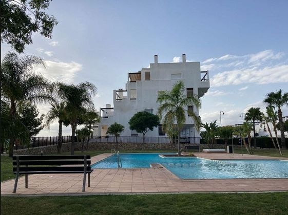 Foto 1 de Venta de piso en Condado de Alhama de 2 habitaciones con terraza y piscina