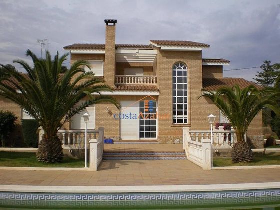 Foto 1 de Chalet en venta en Onda de 4 habitaciones con terraza y piscina