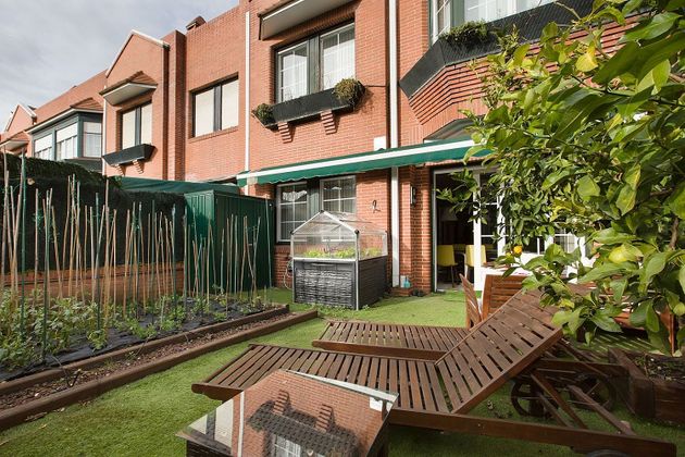 Foto 2 de Casa en venda a Zona Artaza - Sarriena de 4 habitacions amb terrassa i garatge