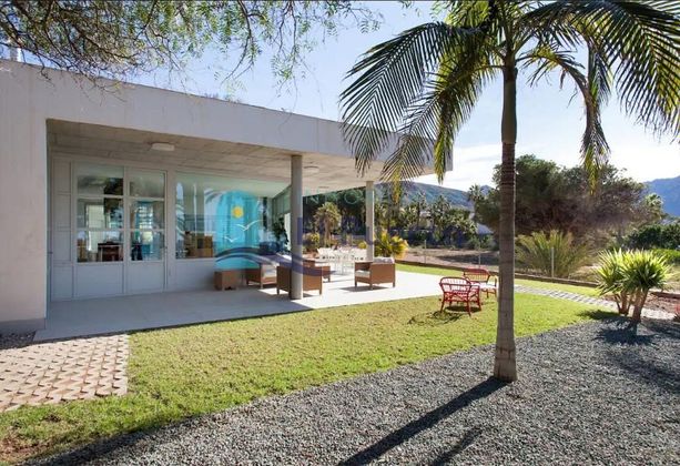Foto 1 de Xalet en venda a Perín de 7 habitacions amb terrassa i piscina
