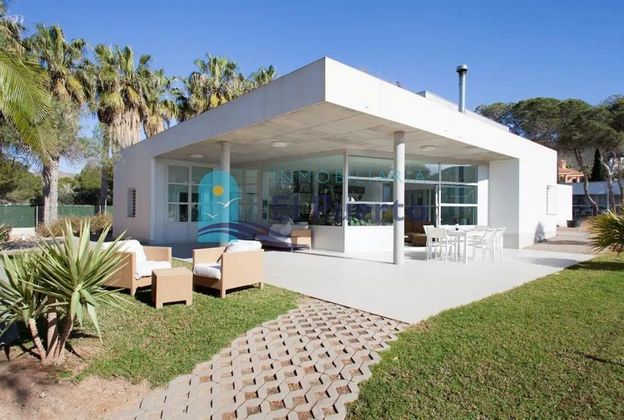Foto 2 de Chalet en venta en Perín de 7 habitaciones con terraza y piscina