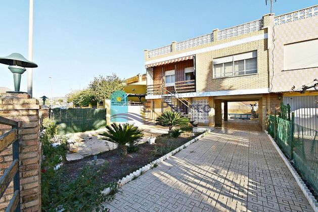 Foto 1 de Dúplex en venta en Los Puertos de 4 habitaciones con terraza y jardín