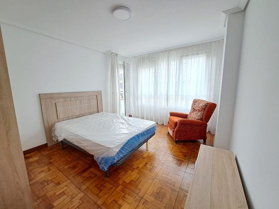 Foto 1 de Alquiler de piso en calle Floranes de 4 habitaciones con terraza y muebles