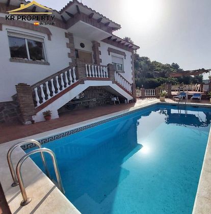 Foto 2 de Casa rural en venda a Almijara - Capistrano - Cueva de Nerja de 3 habitacions amb terrassa i piscina