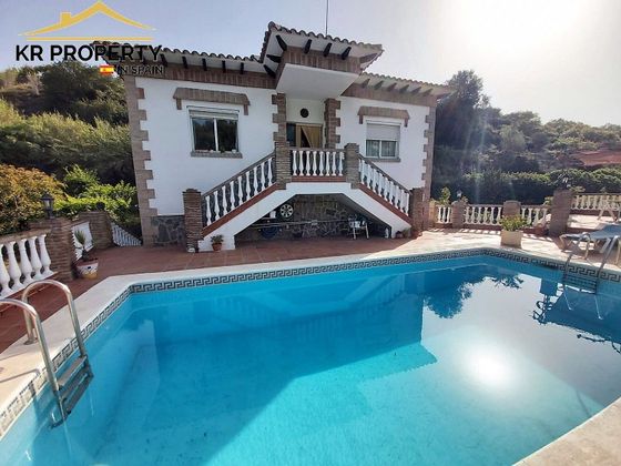 Foto 1 de Casa rural en venda a Almijara - Capistrano - Cueva de Nerja de 3 habitacions amb terrassa i piscina
