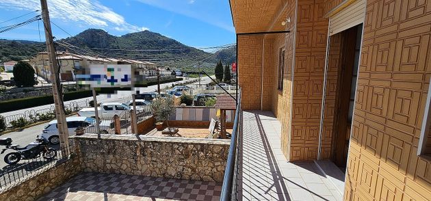 Foto 2 de Casa adosada en venta en Cuevas del Becerro de 6 habitaciones con terraza y garaje