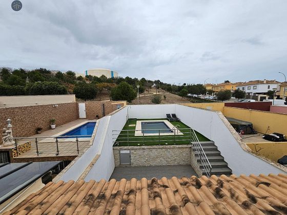 Foto 1 de Xalet en venda a Polígonos - Recinto Ferial Cortijo de Torres de 3 habitacions amb terrassa i piscina