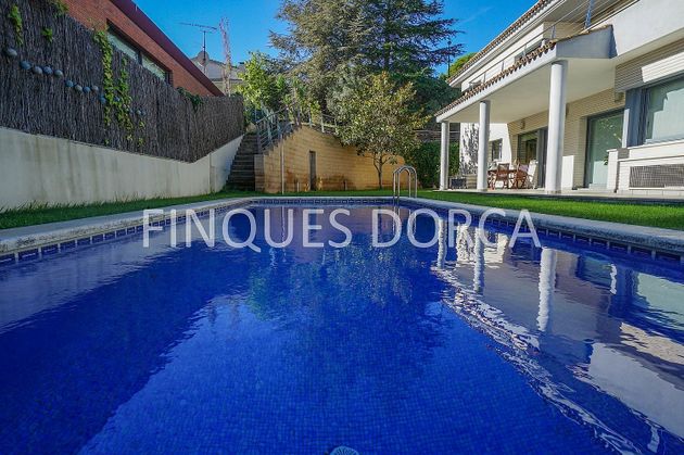 Foto 2 de Chalet en venta en Cabrils de 5 habitaciones con terraza y piscina