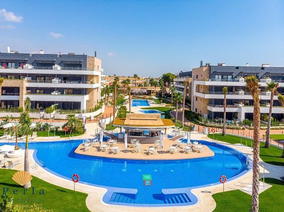 Foto 1 de Ático en venta en Playa Flamenca - Punta Prima de 2 habitaciones con terraza y piscina