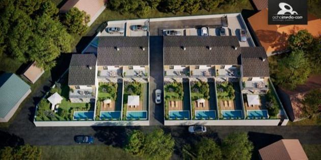 Foto 1 de Casa adossada en venda a Oliva de Plasencia de 4 habitacions amb piscina