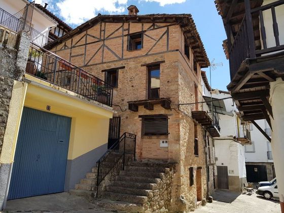 Foto 1 de Casa adosada en venta en Casas del Castañar de 3 habitaciones con balcón y calefacción